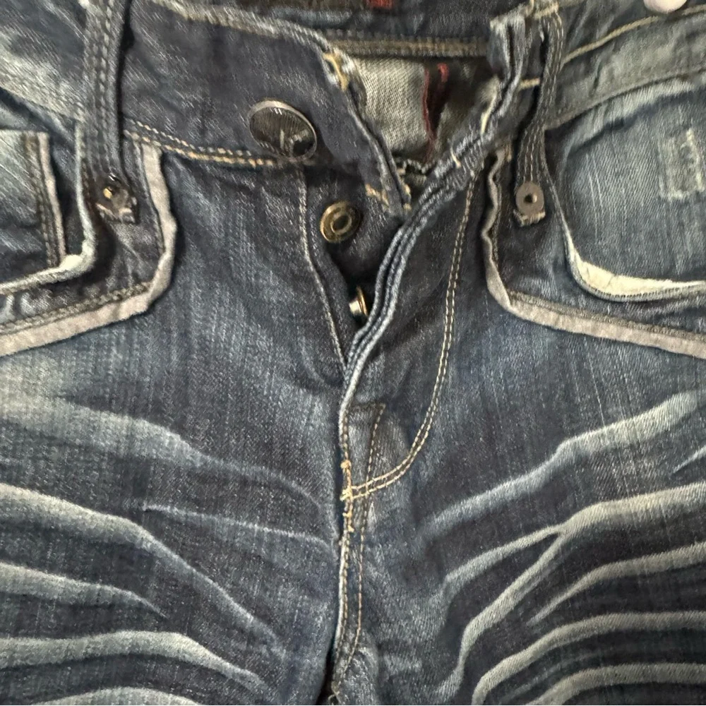 G by Guess Mens Sz 30 Whiskering Details Straight Leg Jeans Button Fly EUC - Picture 3 of 10